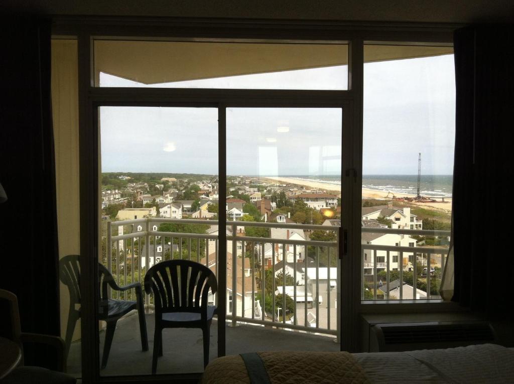 Coastal View Accessible One Bedroom Suite 2 Queen Beds