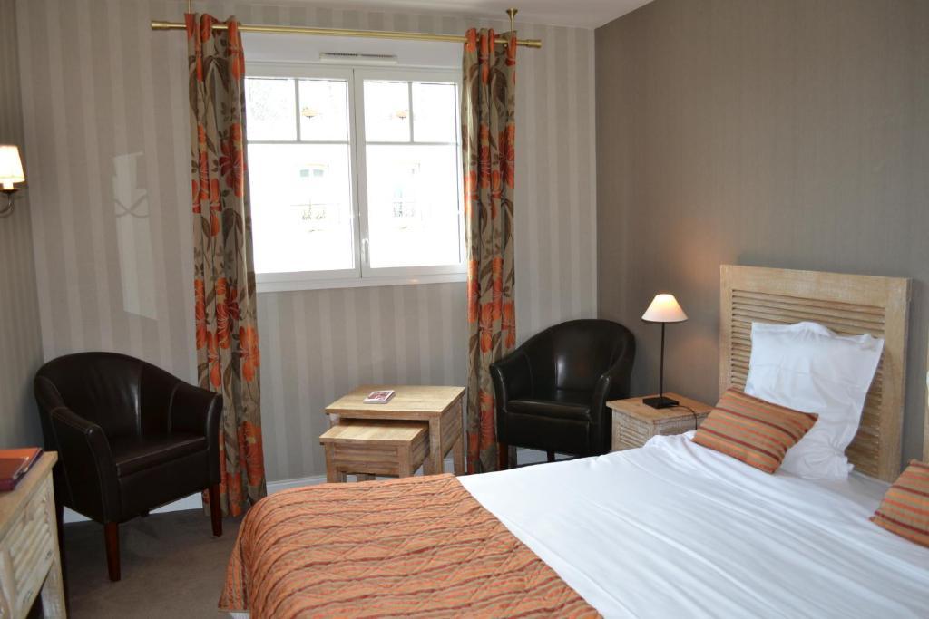 Standard Room with Street View