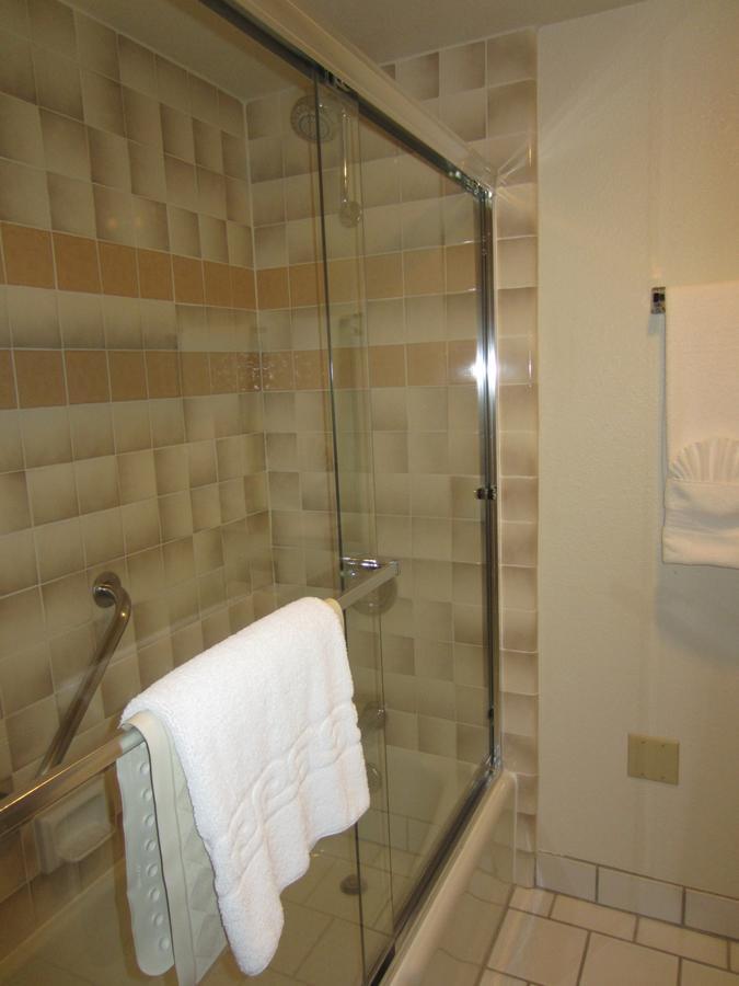 Deluxe King Room - Non-Smoking,1525000729:JPEG