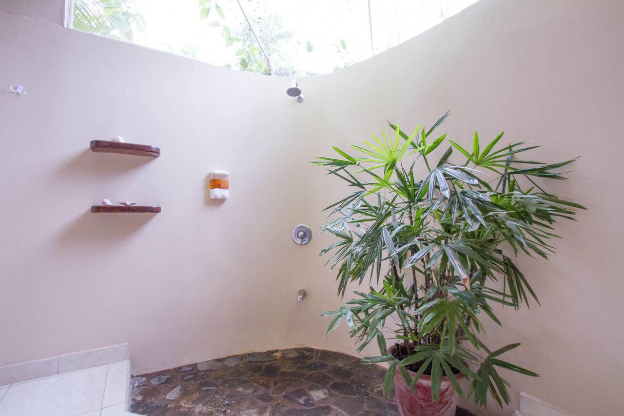 Deluxe One-Bedroom Bungalow with Jacuzzi Pool,670344972:JPEG