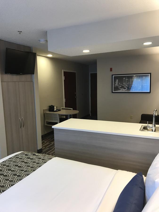 Queen Studio Suite - Non-Smoking