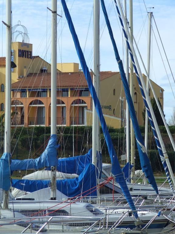 Double Room with Port view, terrace, air conditioning with children