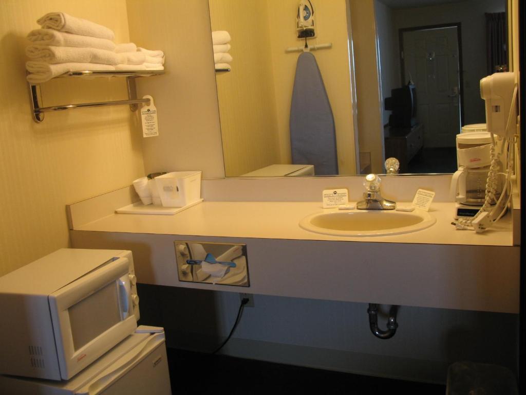 Standard Queen Room