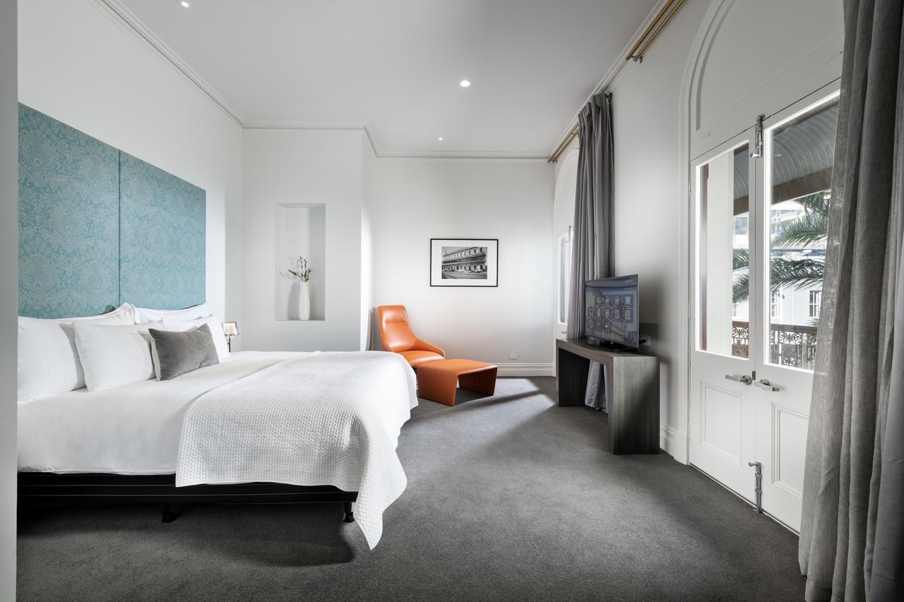 Heritage King Suite