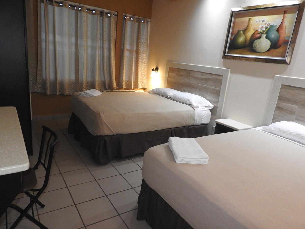 1 Queen and Bunk Beds Room