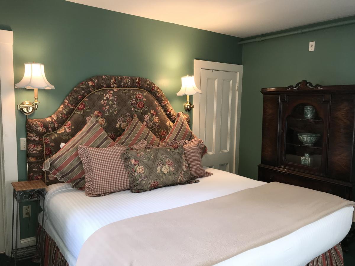 Deluxe King Room with Spa Bath
