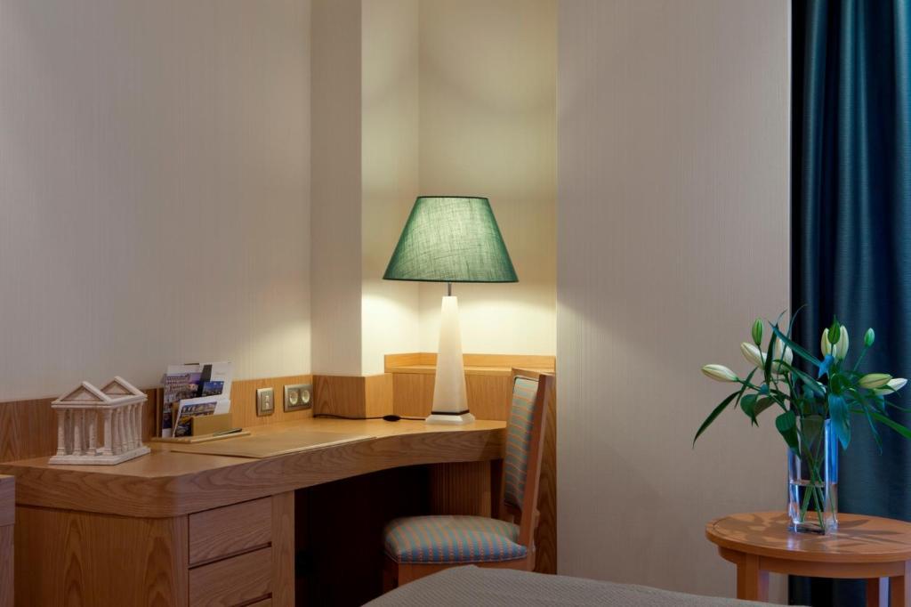 Classic Double or Twin Room with City View
