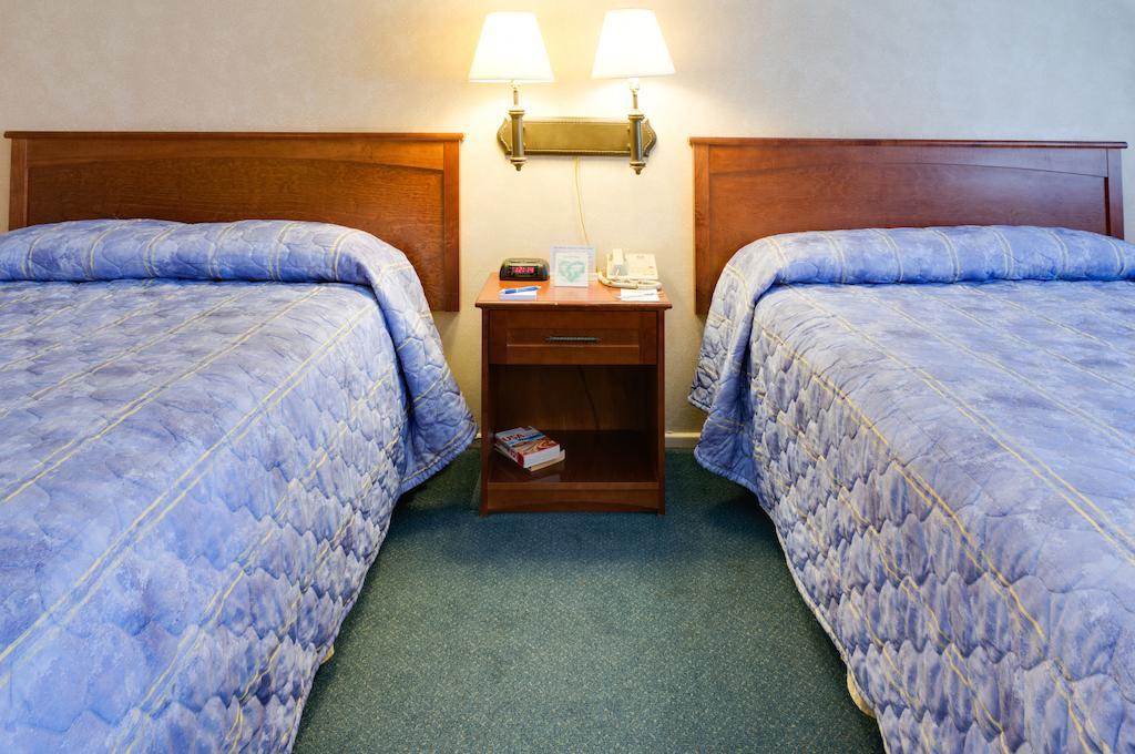 Double Room with Two Double Beds and Pool View,67464944:JPEG