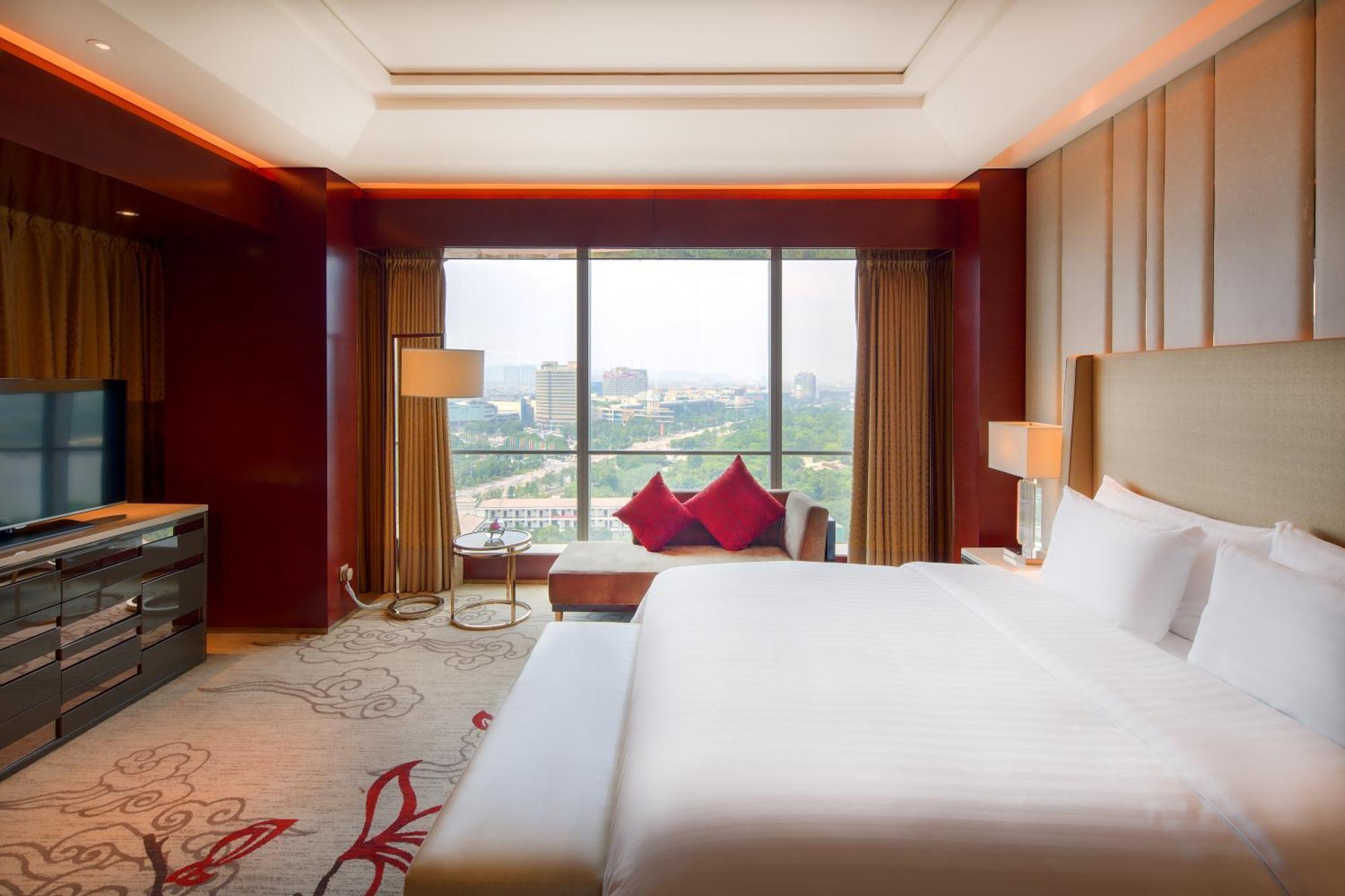 Deluxe Queen Room