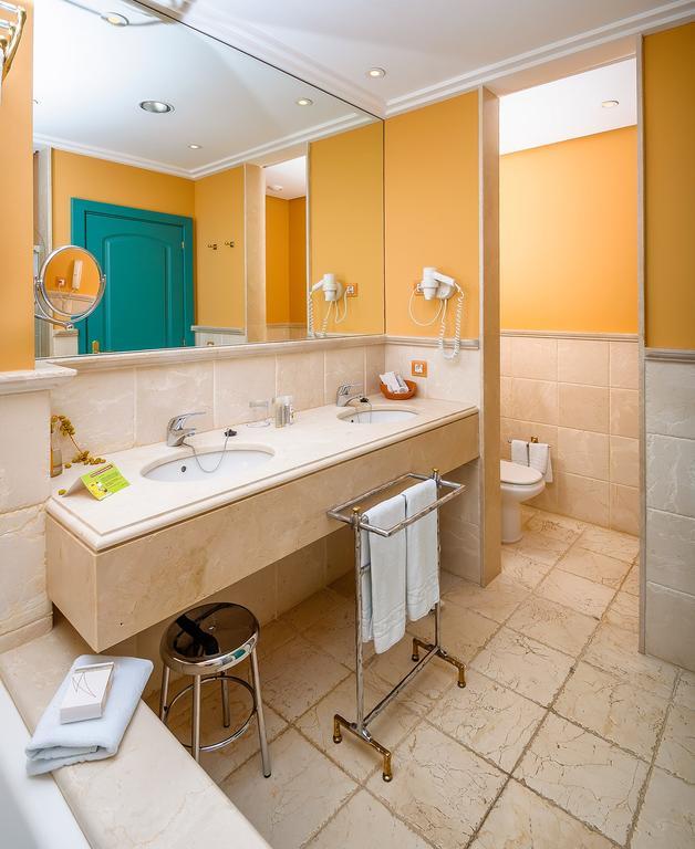 Deluxe Double or Twin Room (2 adults + 1 child)