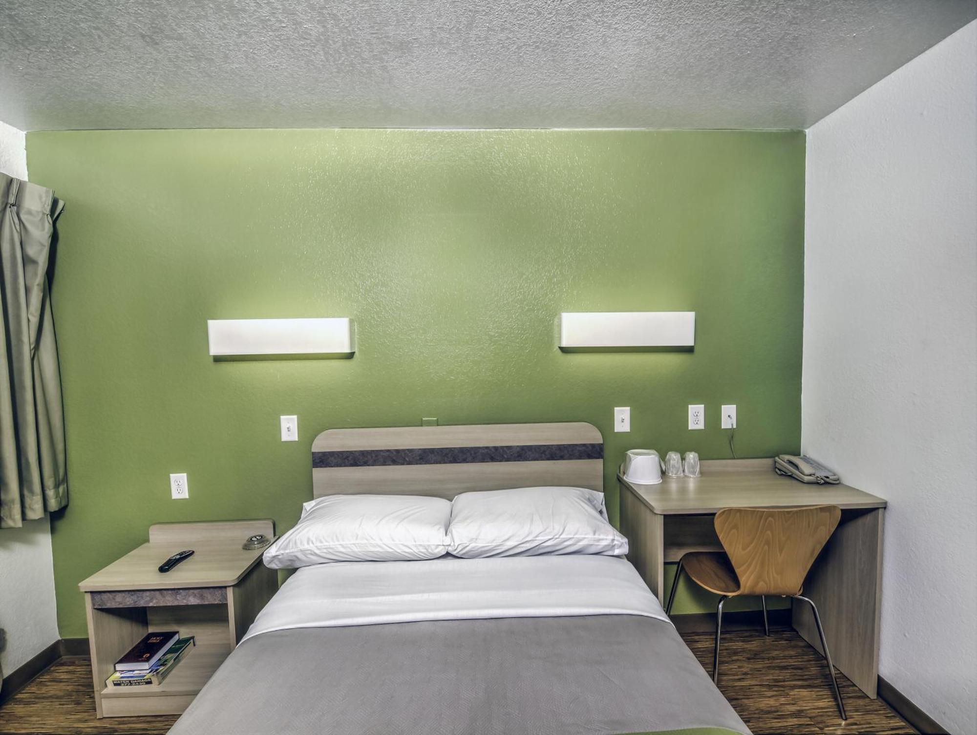 1 Queen Bed | Non-Smoking, Micfridge