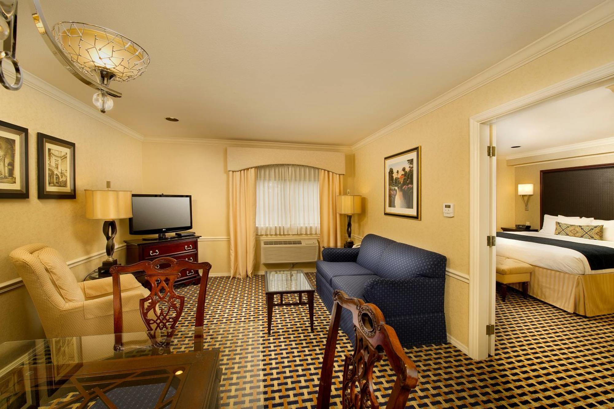 King Suite with Spa Bath - Non Smoking