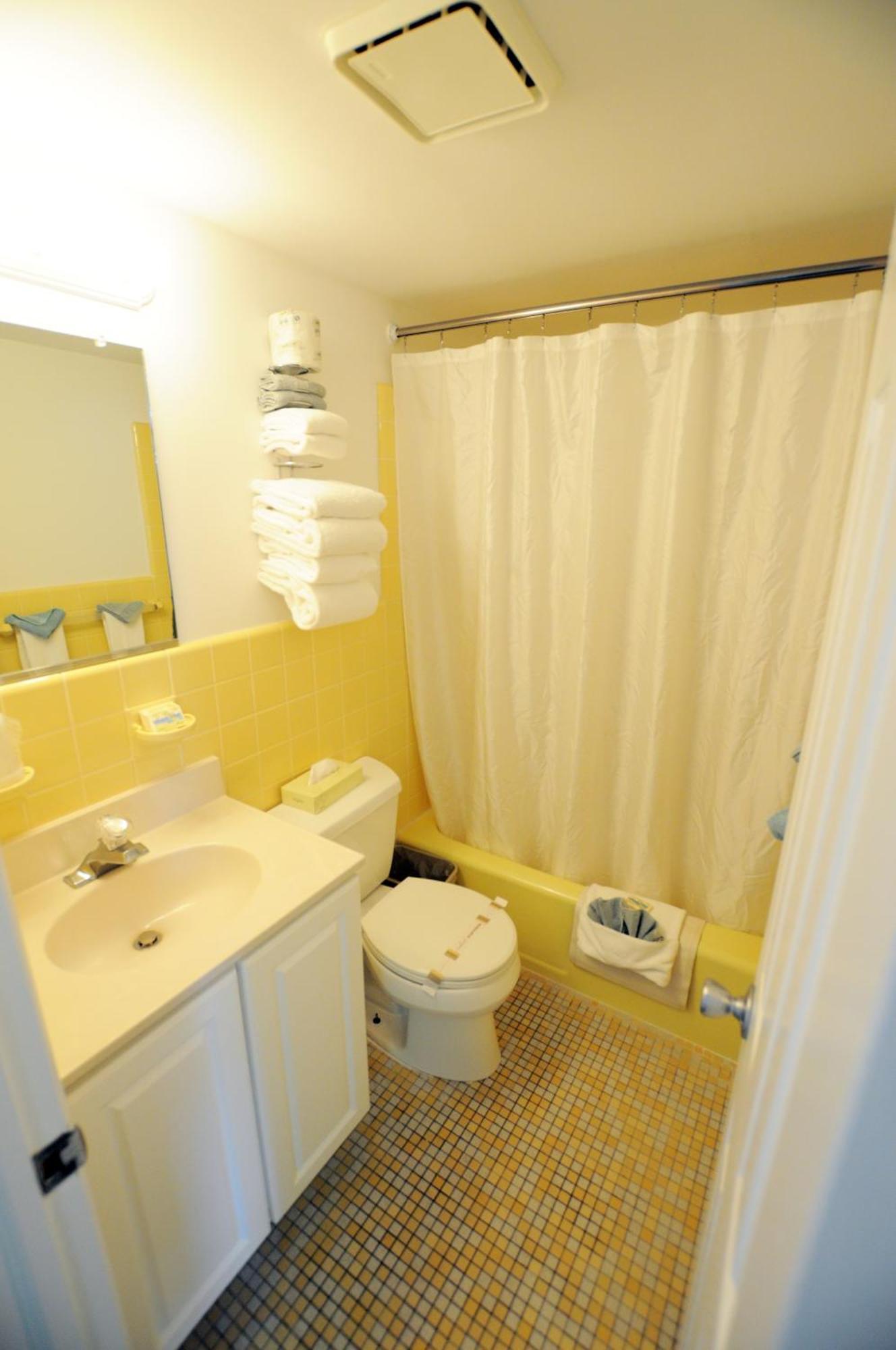 Deluxe Queen Room with Balcony
