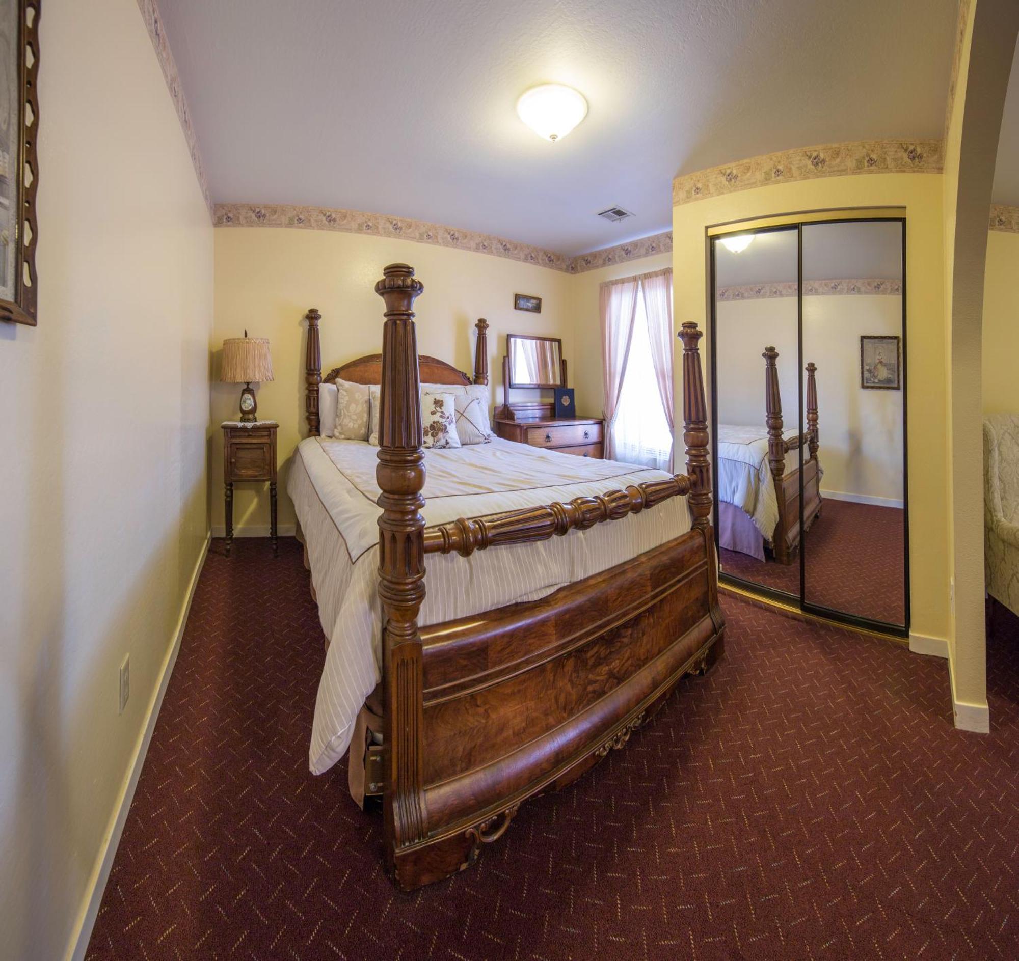 Deluxe Queen Room