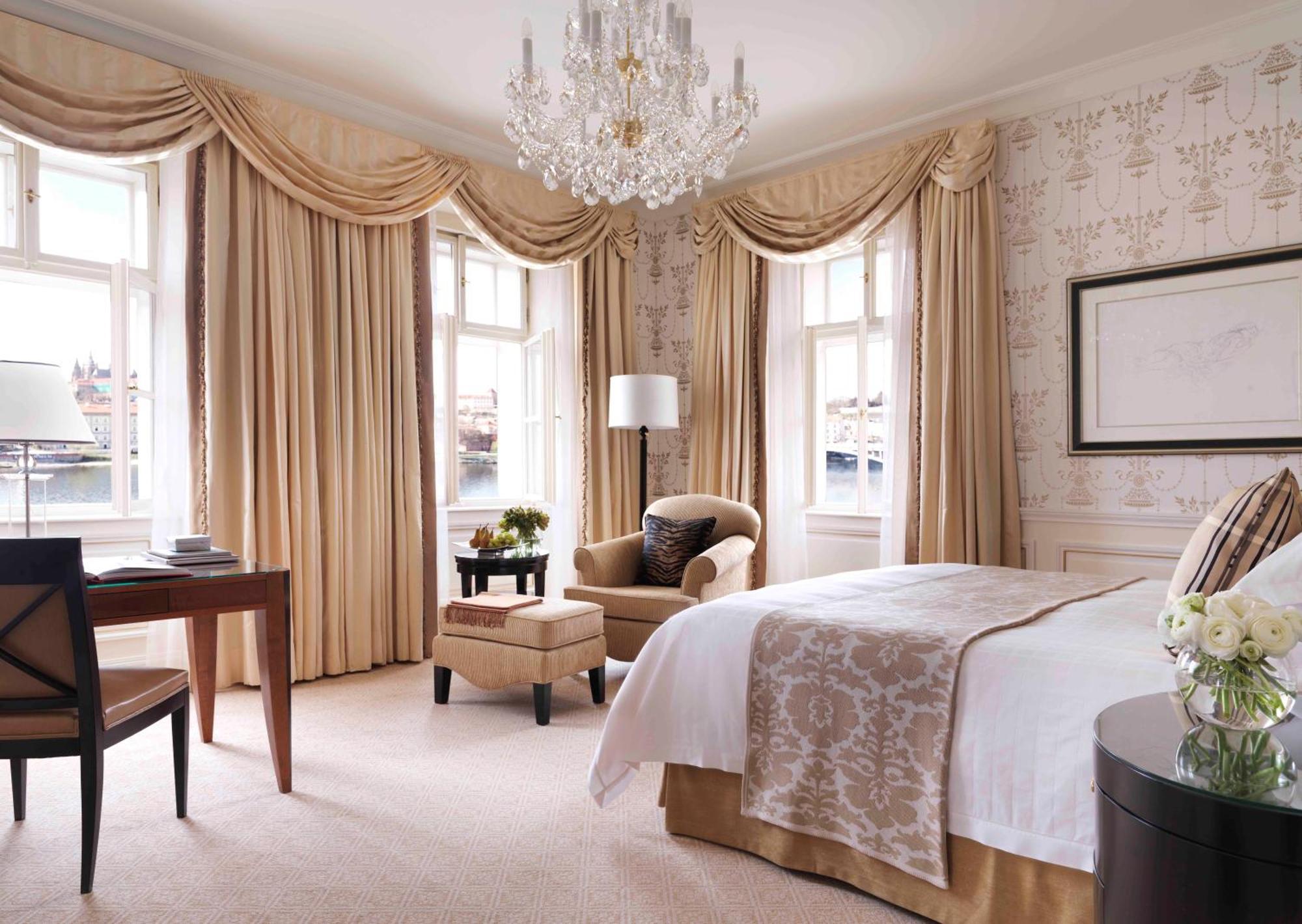 Premier River Room