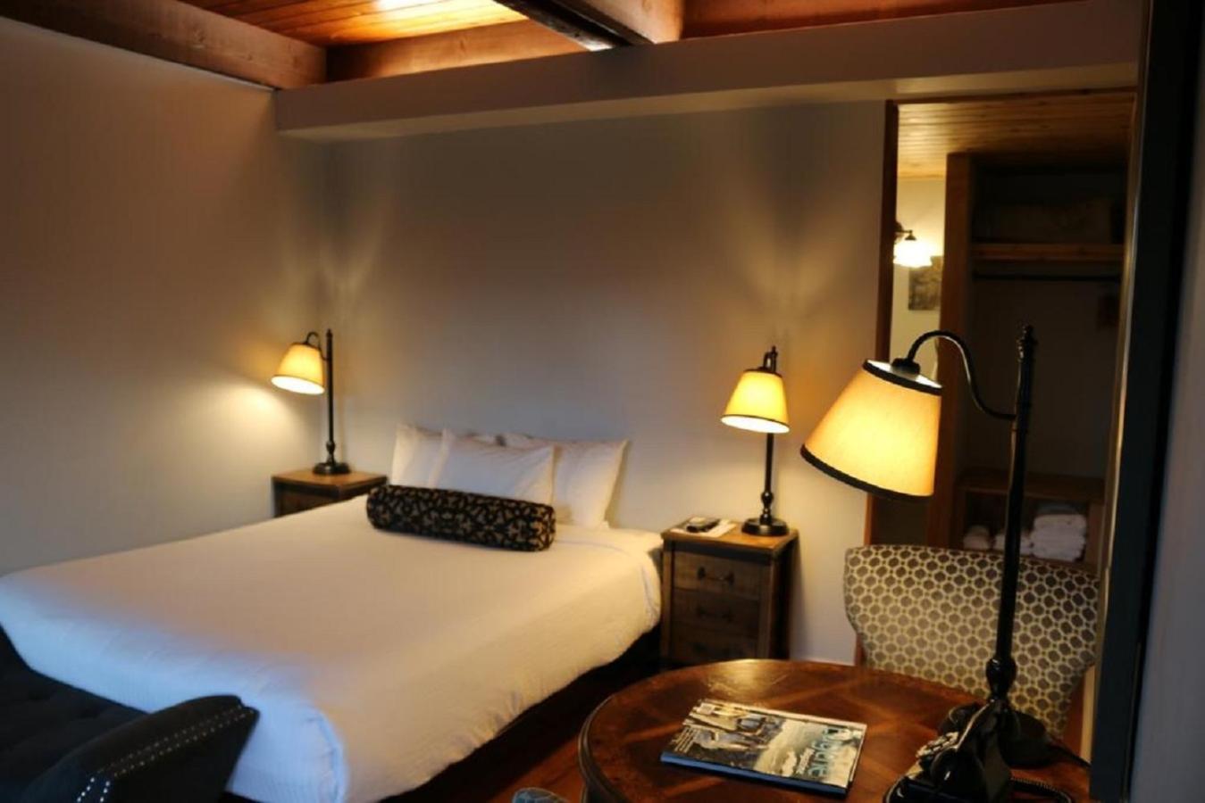 1 King Bed,679389891:JPEG