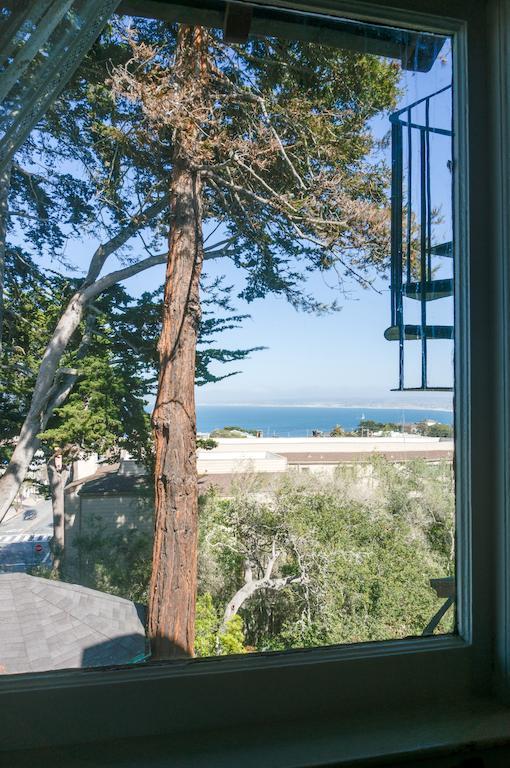 Deluxe Queen Room with Ocean View