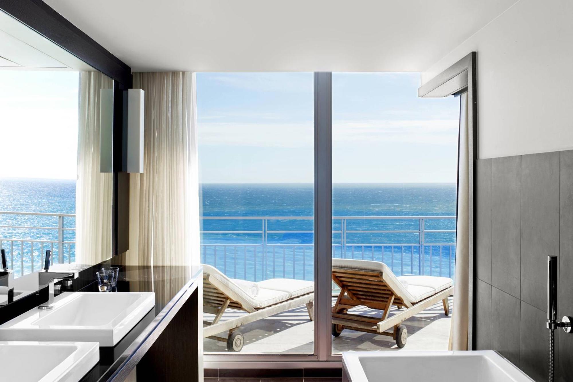 Junior Suite with Sea View, King bed