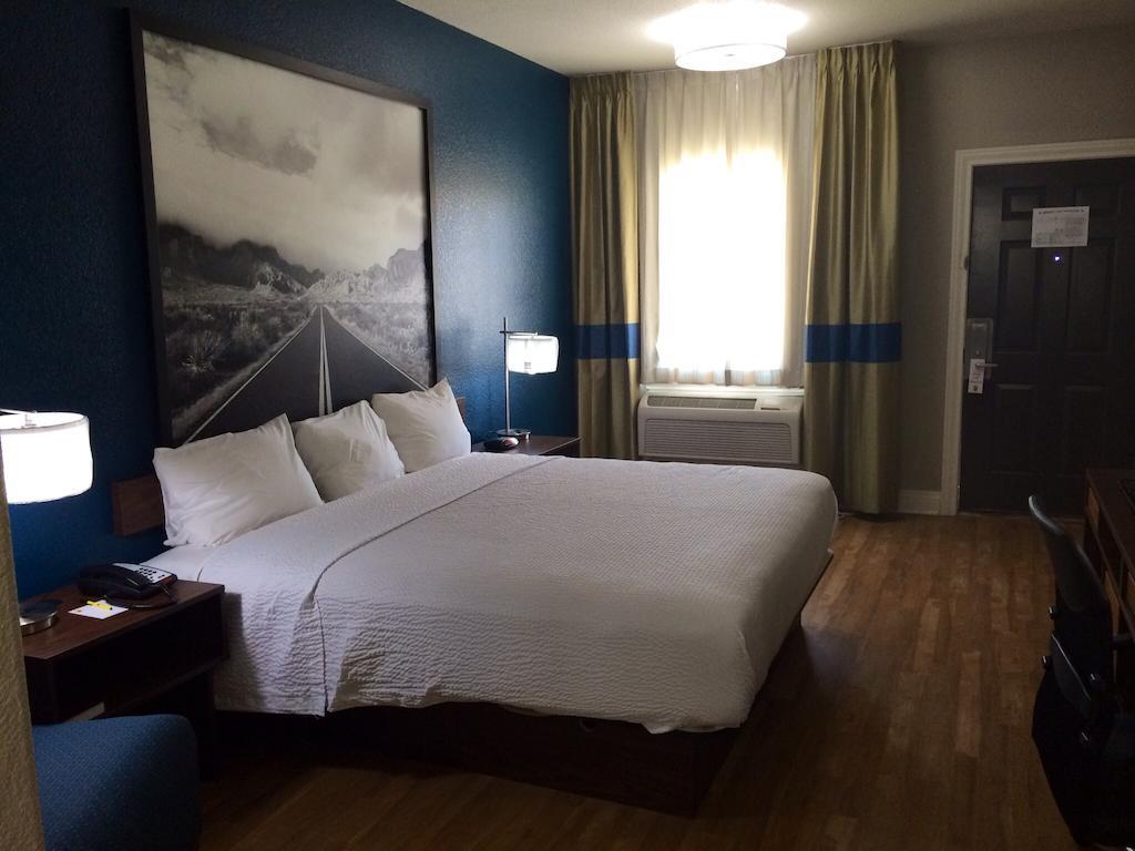 King Room - Non-Smoking