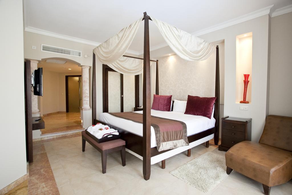 One-Bedroom Suite with Jacuzzi - Free WiFi,716373130:JPEG