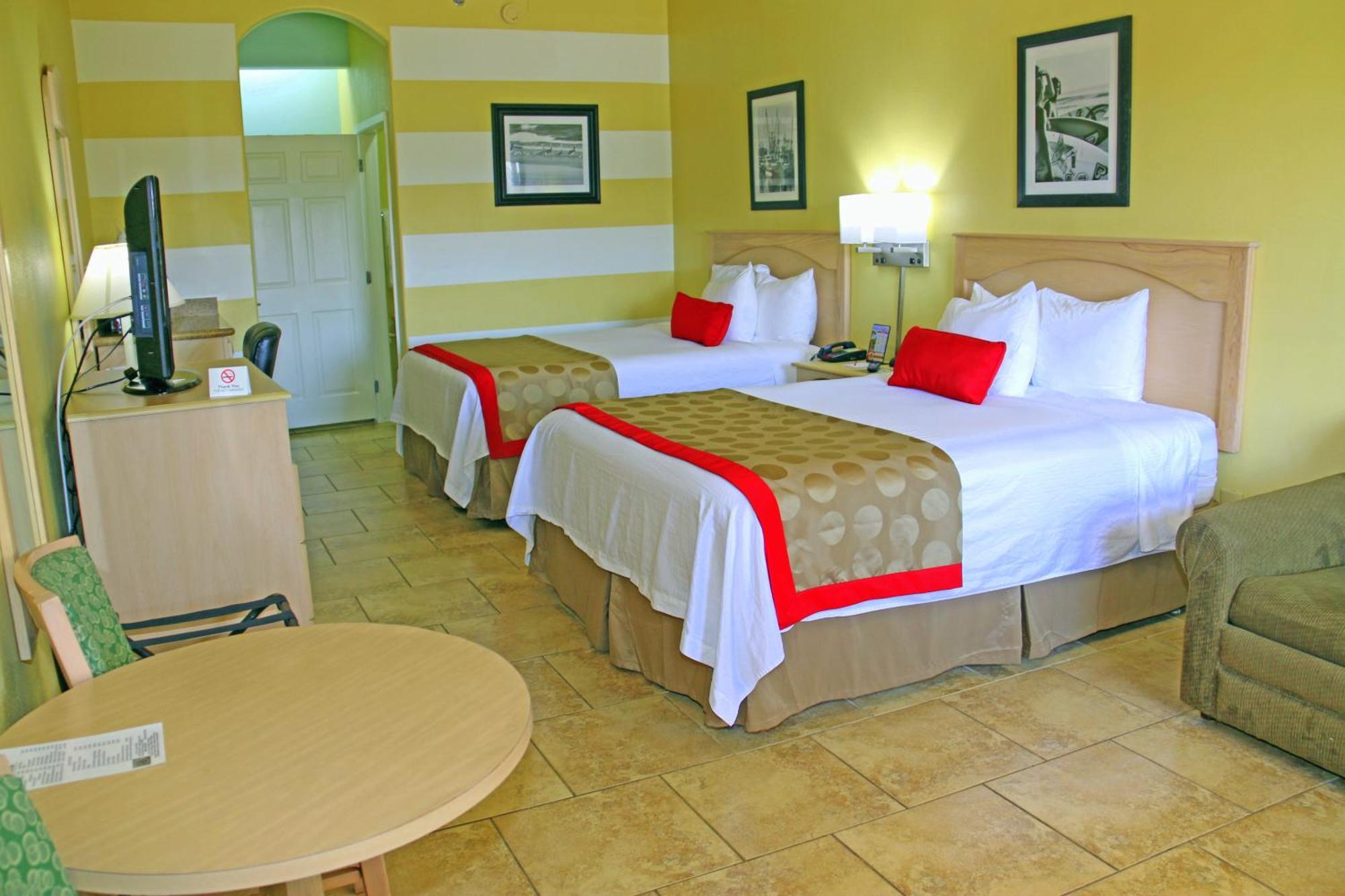 Queen Room with Two Queen Beds - Non-Smoking,1217975098:JPEG