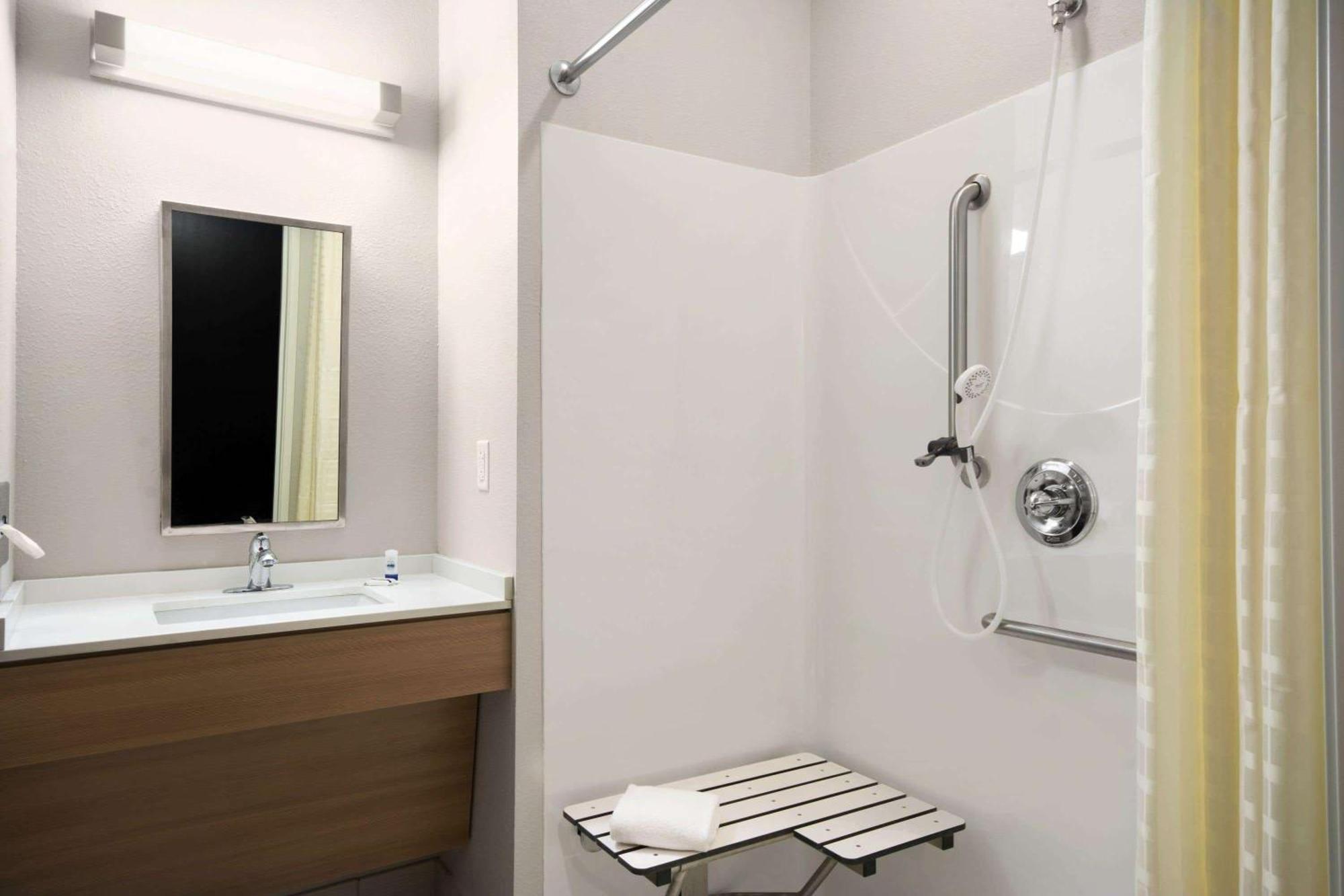 Queen Studio Suite with Bathtub and Grab Bars - Mobility Accessible/Non-Smoking
