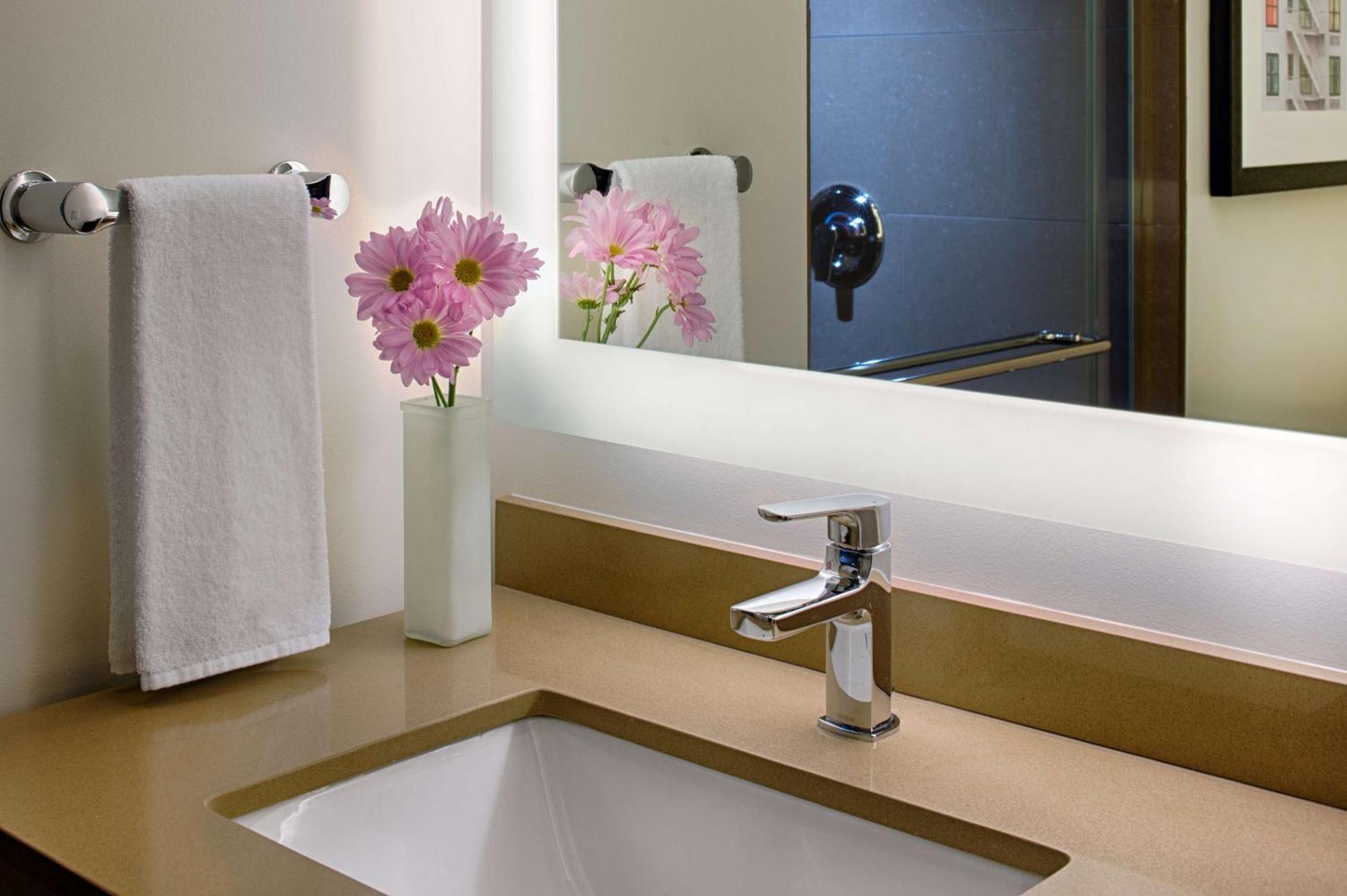 King Studio Suite with Space Needle View,1039137085:JPEG