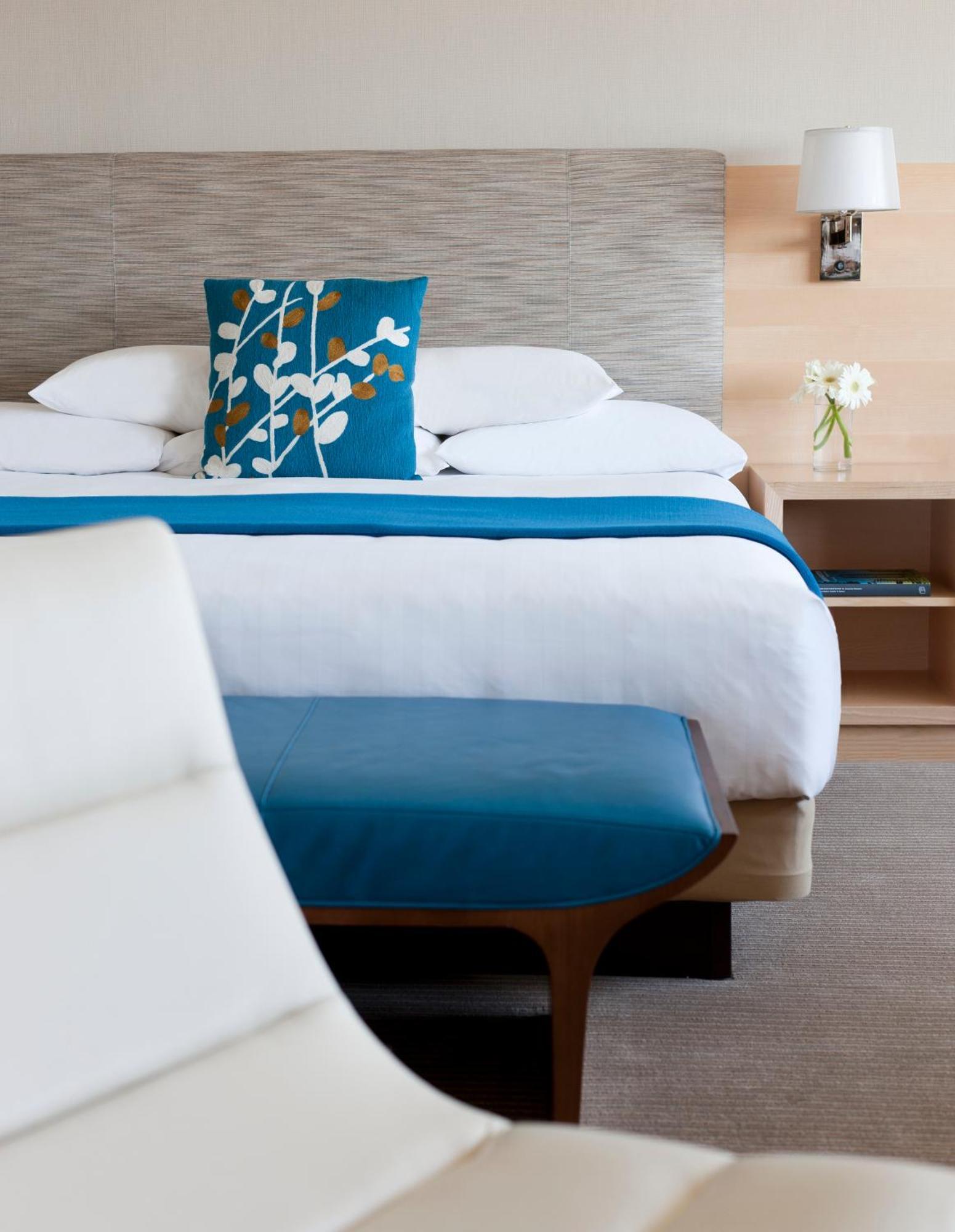 Corner King Room with Harbour View