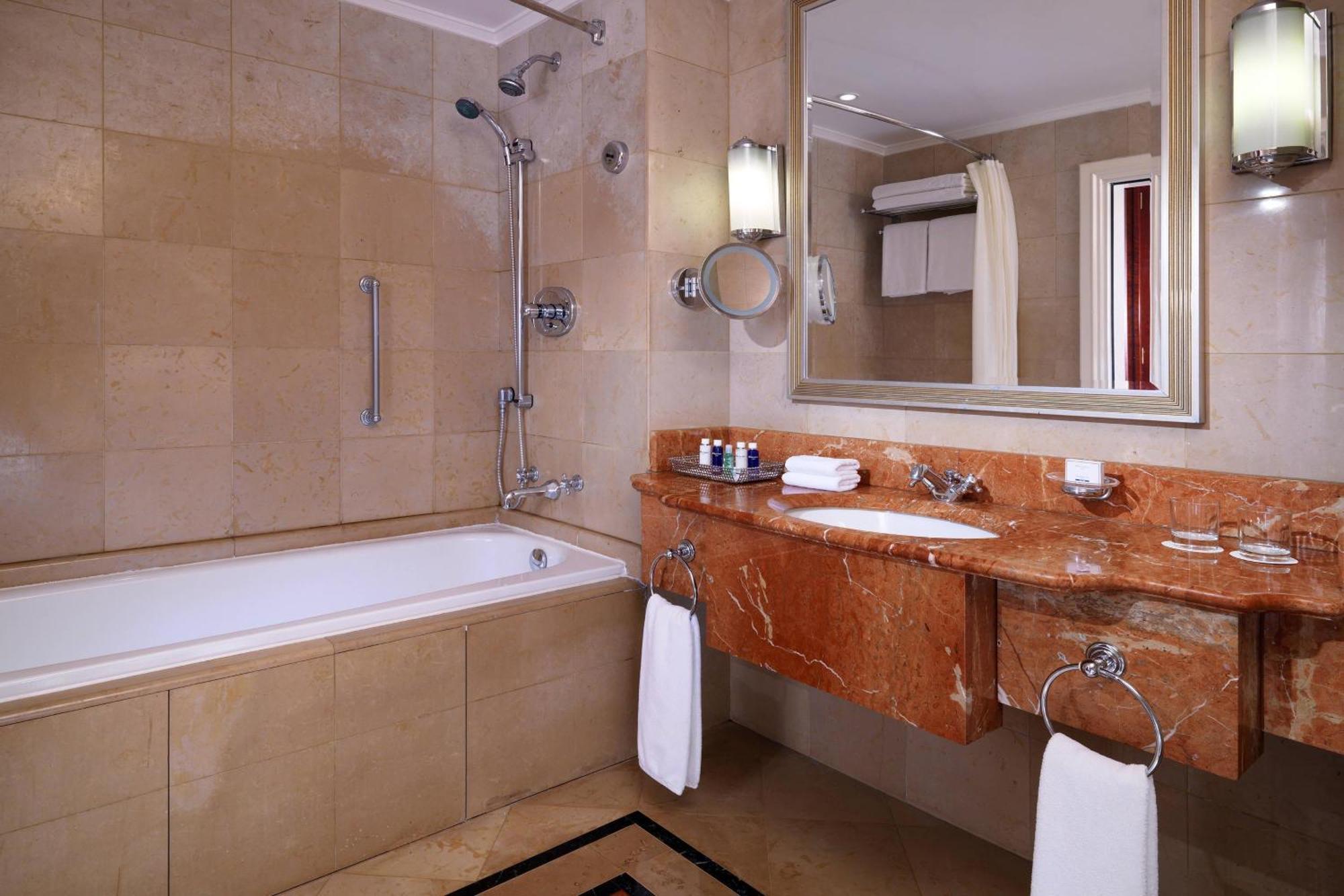 Executive King, Larger Guest room, 1 King