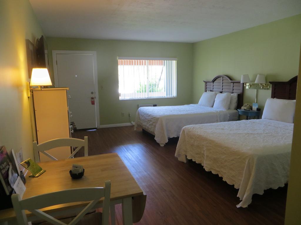 Standard Queen Room with Two Queen Beds