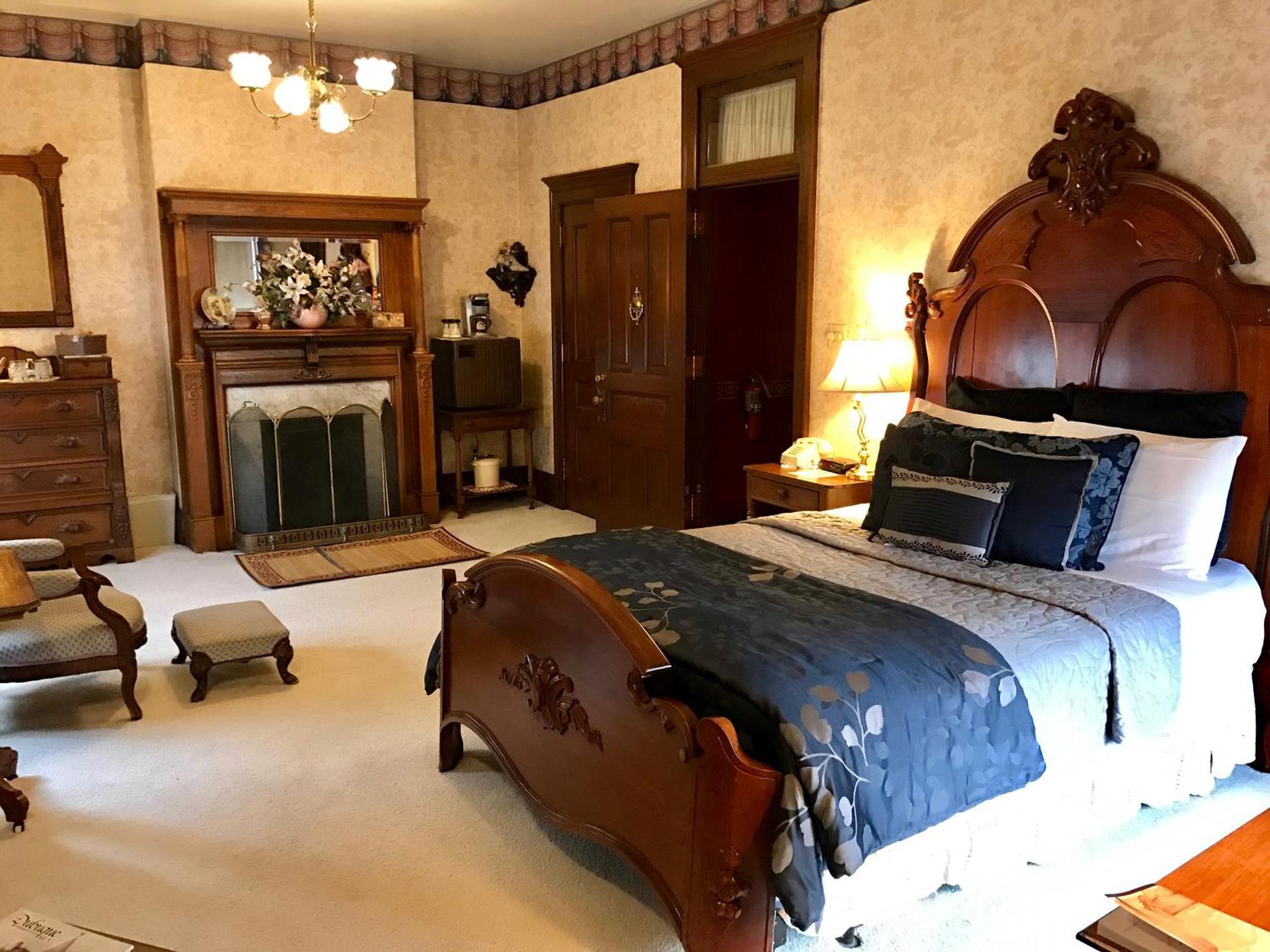 Deluxe Suite with Spa Bath