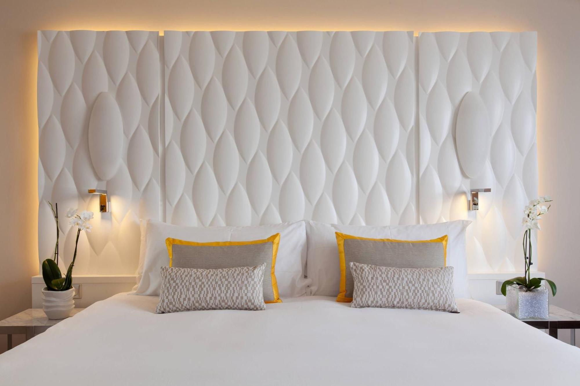 King Room with a Panoramic City View