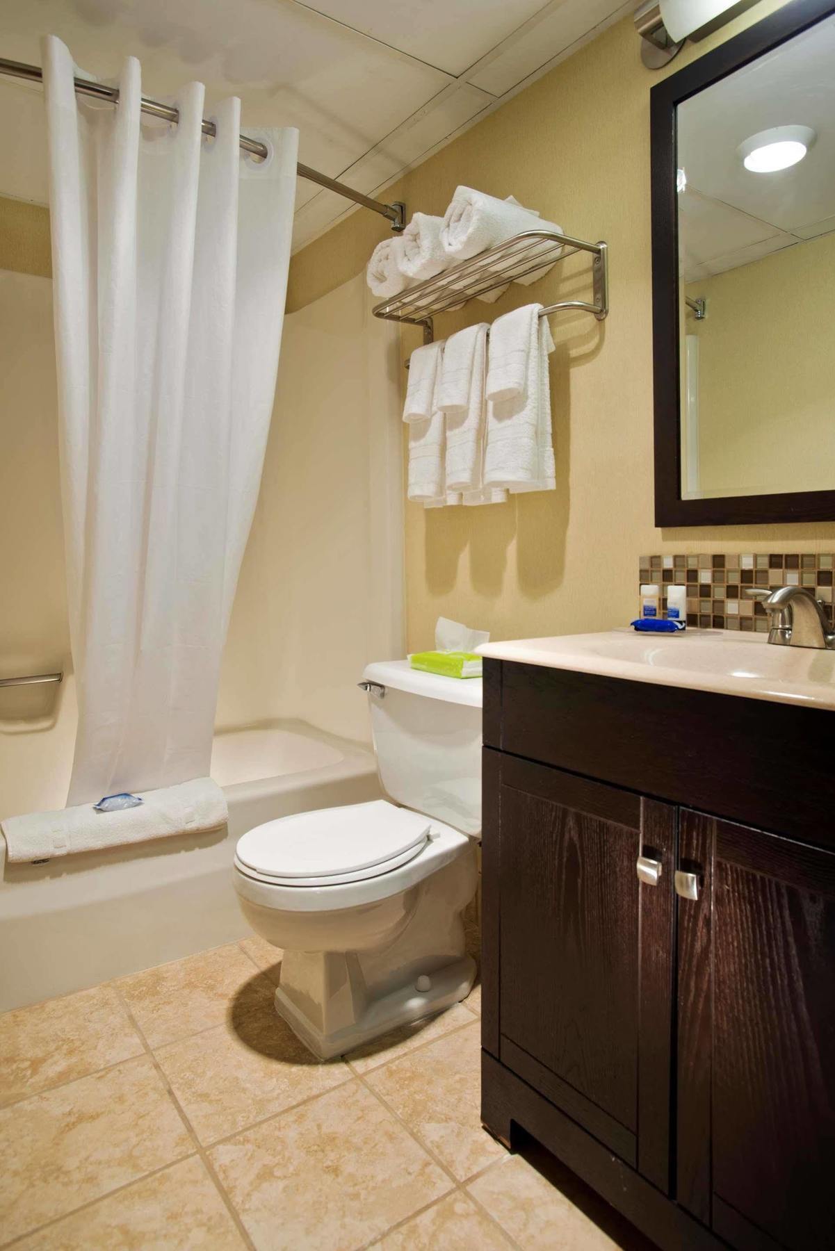 Double Room with Bathtub - Mobility Accessible/Non-Smoking