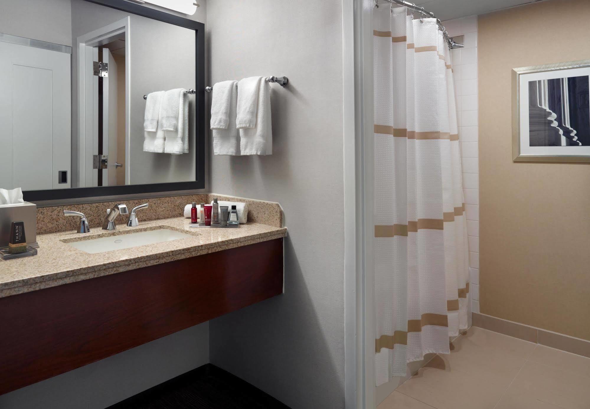 Concierge King Room,690698964:JPEG