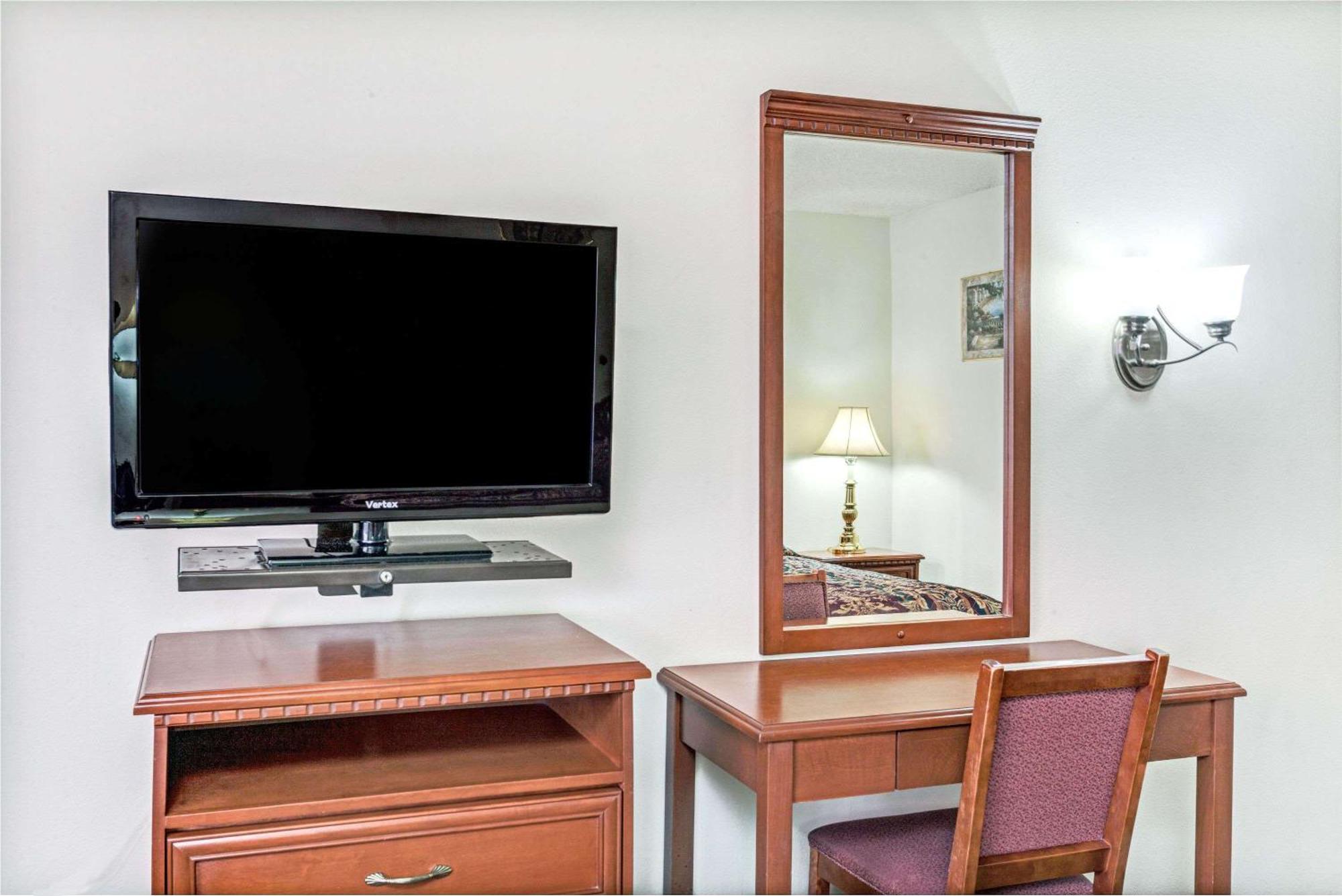 Queen Room - Disability Access - Non-Smoking