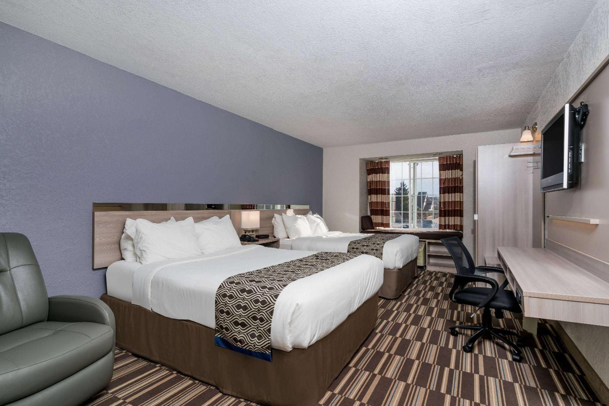 Queen Room with Two Queen Beds - Non-Smoking,693679647:JPEG