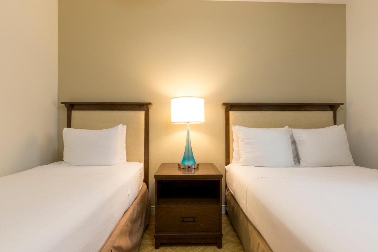 Two-Bedroom Condo Suite,695265846:JPEG