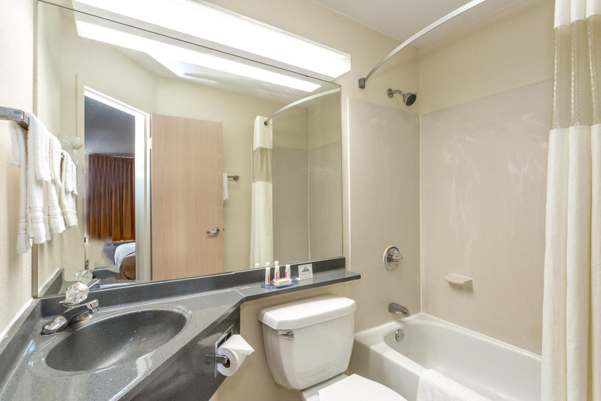 King Room - Disability Access/Non-Smoking