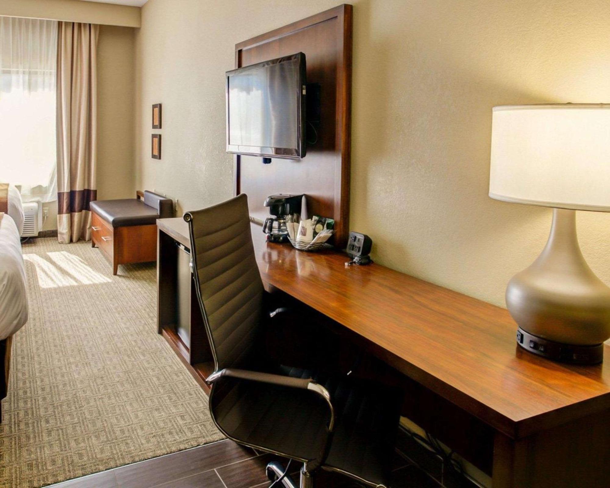 Queen Suite with Two Queen Beds - Non-Smoking