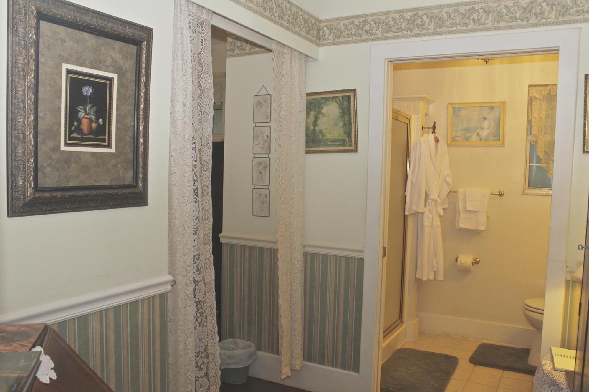 King Suite with Fireplace - Ground Floor