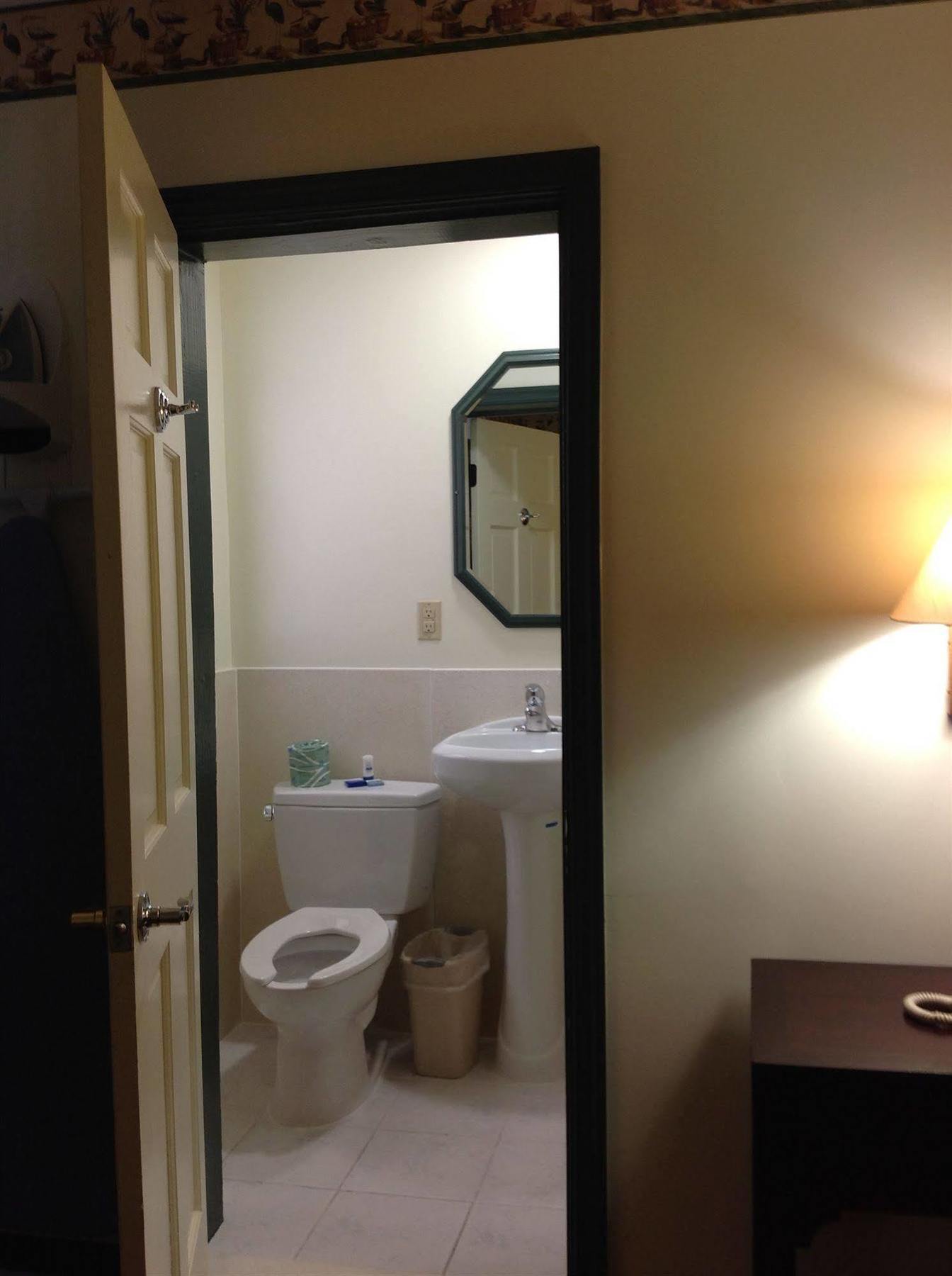 Queen Room - Non-Smoking