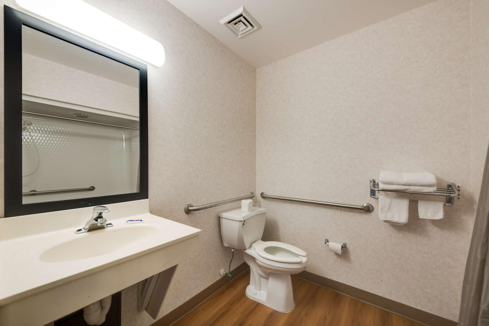 Quadruple Room - Non-Smoking,701782900:JPEG