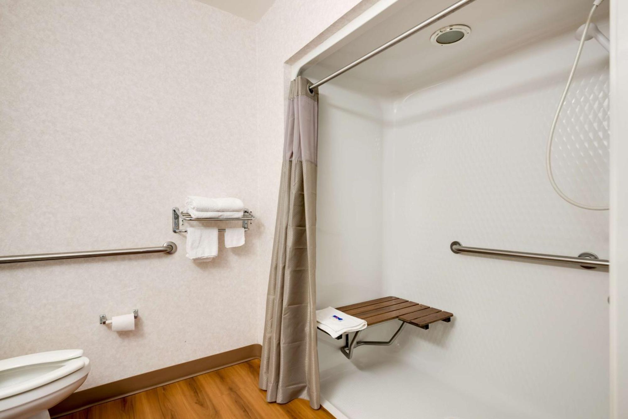 Queen Room - Disability Access - Non-Smoking,701783047:JPEG