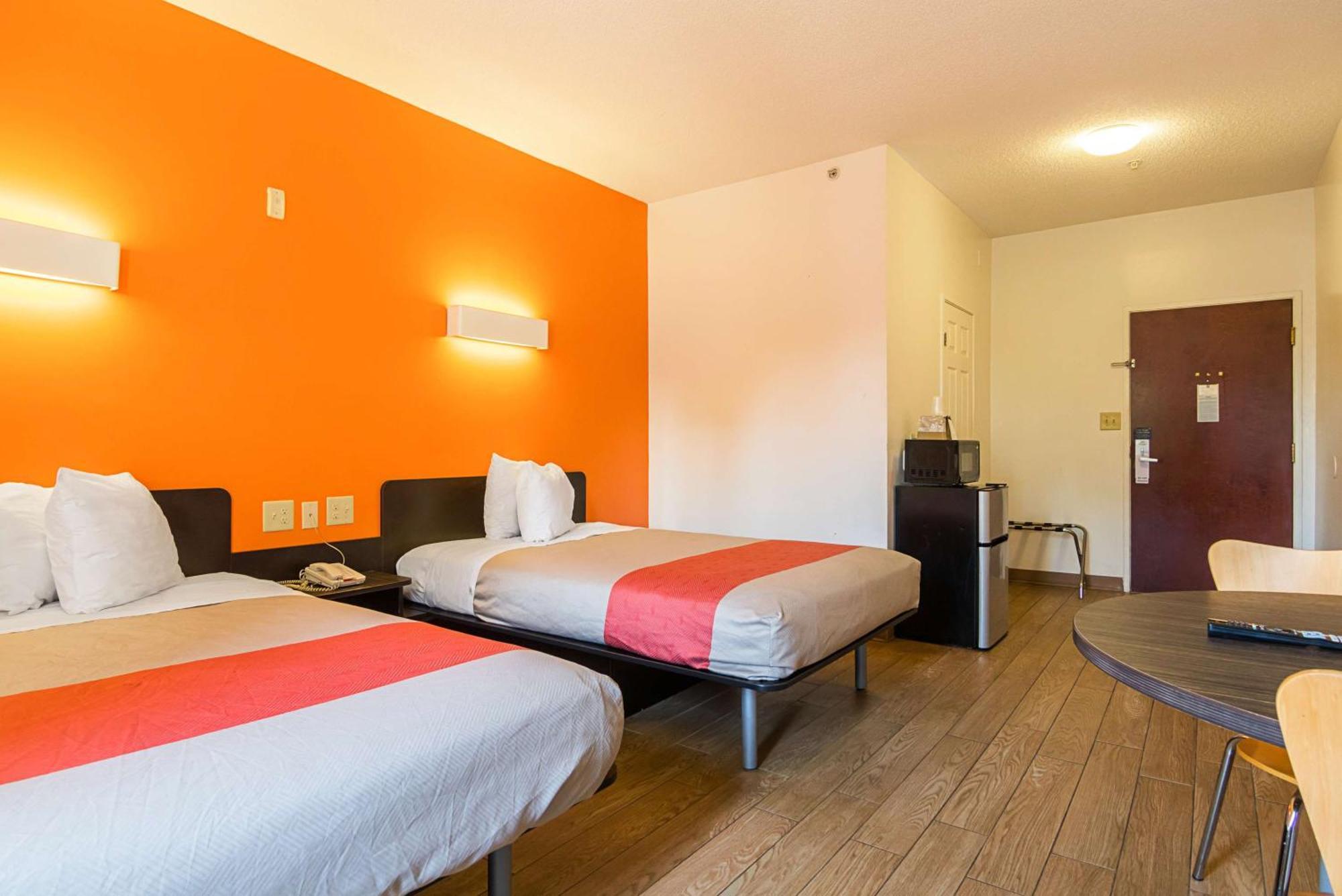 Deluxe Quadruple Room - Non-Smoking,703541446:JPEG