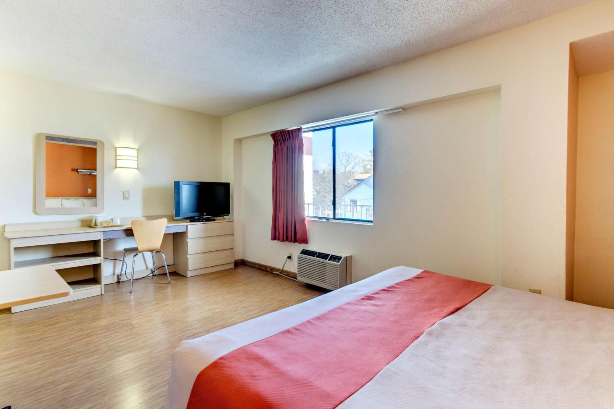 King Room - Non-Smoking