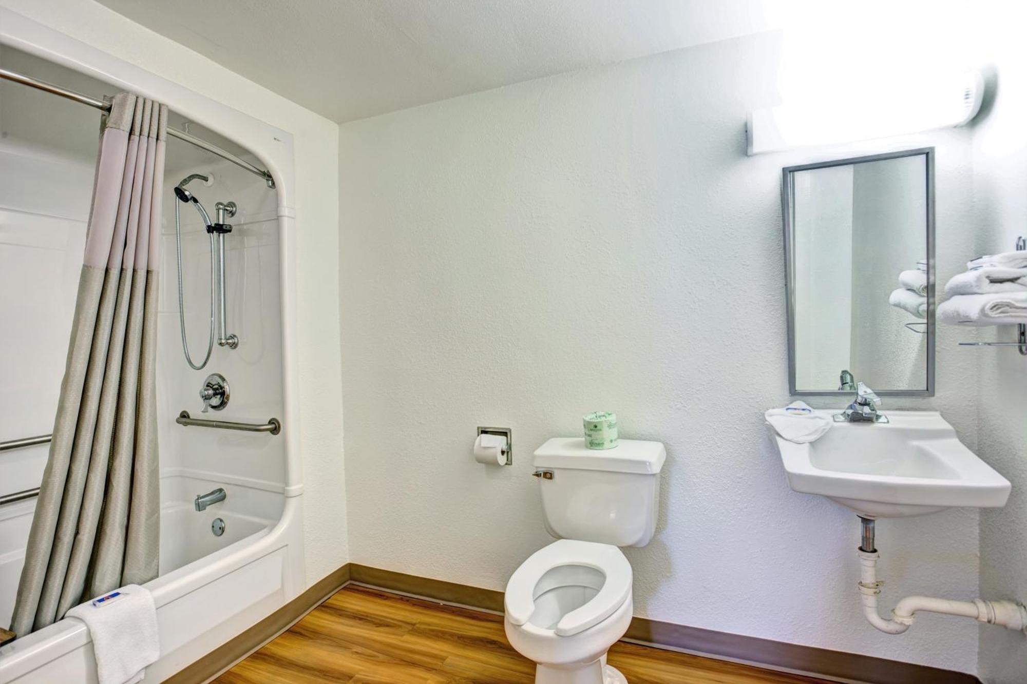 Double Room with Two Double Beds - Mobility Access/Non-Smoking