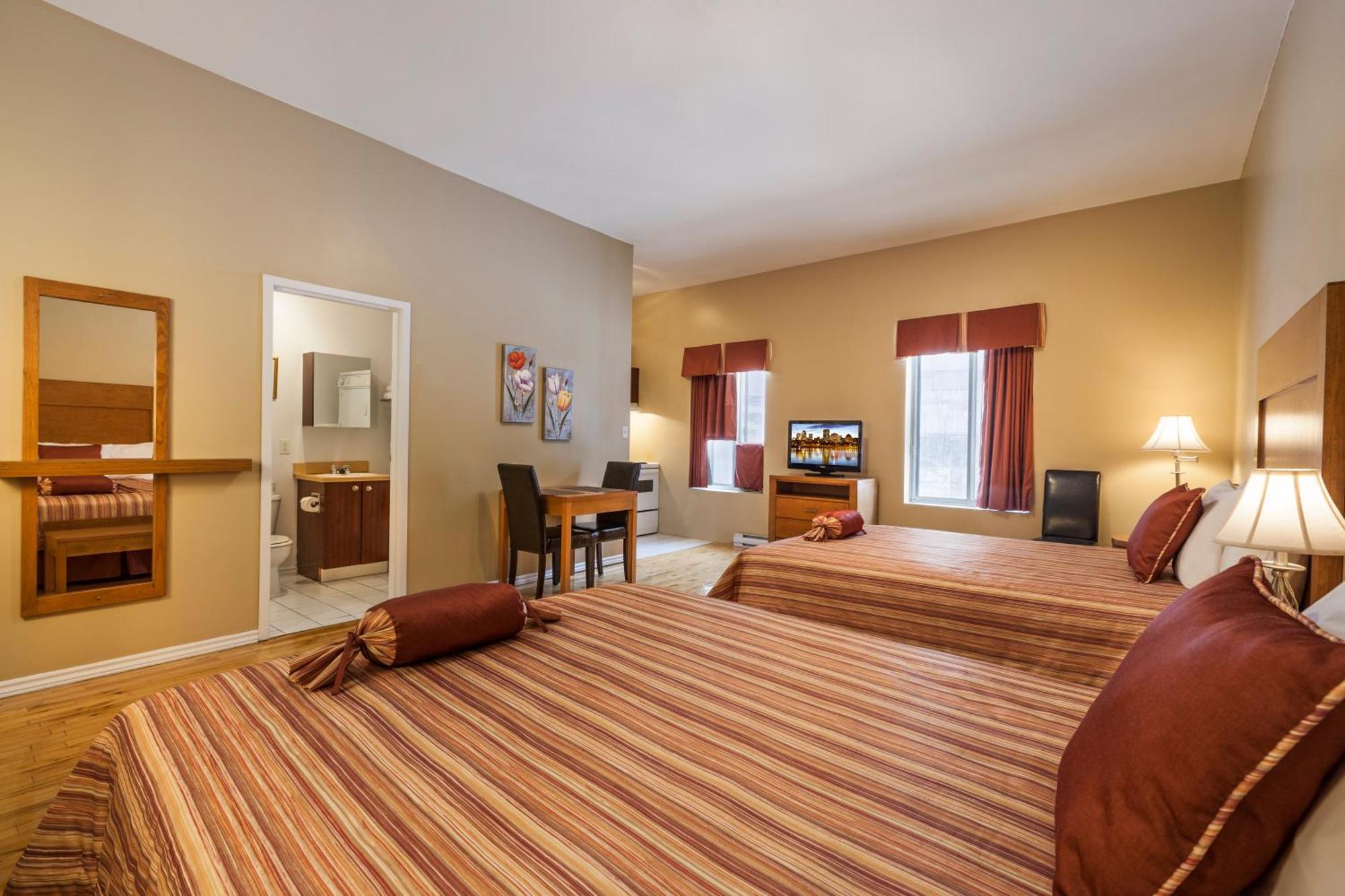 Studio with Two Queen Beds