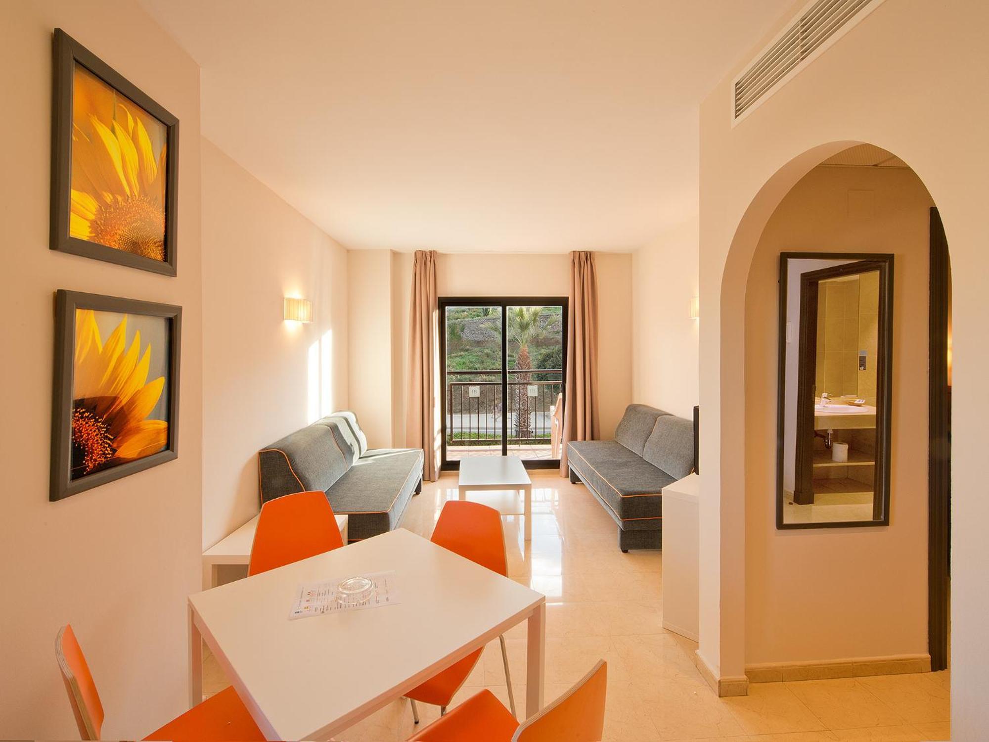 One-Bedroom Apartment with Pool View (3-4 Adults )
