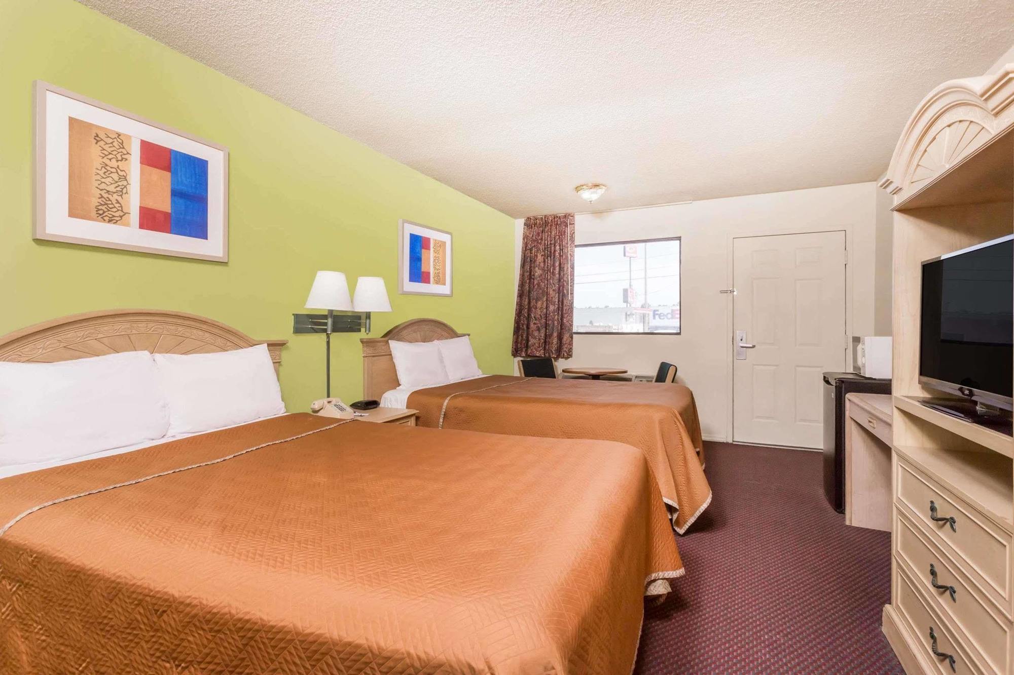 Double Room with Two Double Beds - Smoking