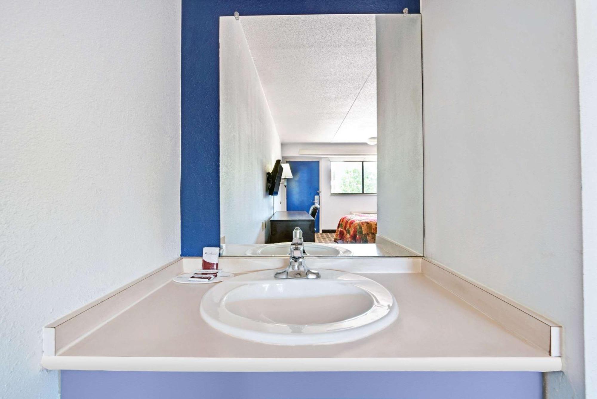 Single Room - Disability Access,786160746:JPEG